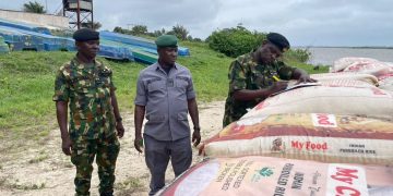 Nigerian Navy Disrupts Cross-Border Smuggling, Hands Over 364 Bags Of Foreign Rice To Customs
