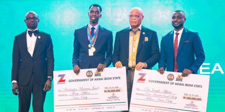 Eno Celebrates A’Ibom at 39, Honours Past Leaders, Awards N190m Scholarships