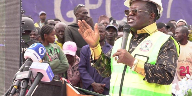 FG Begins Emergency Repairs on Benin-Asaba Highway, Moves to Ease Motorists’ Hardship